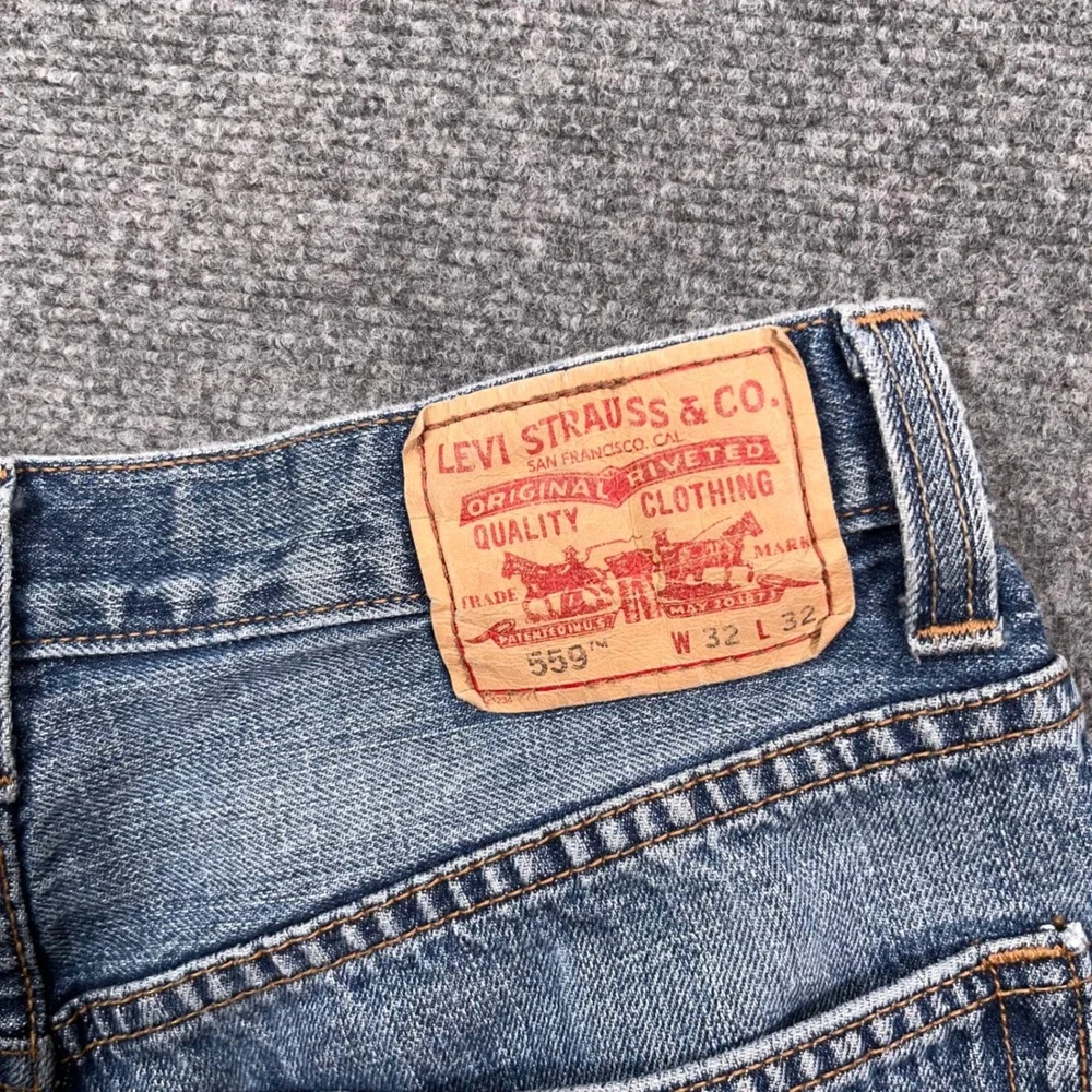 Levi's 559 Relaxed Straight Jeans Mens 32x32 Medium Wash Blue Denim Distressed